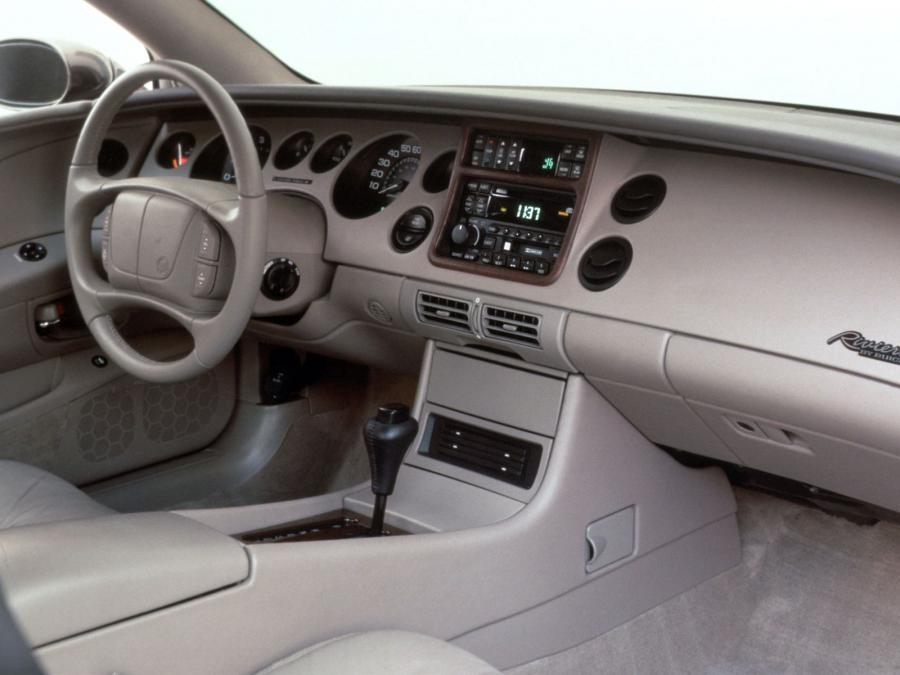 Интерьер Buick Riviera (D07 GD2) 1995 года  (фото 23 из 23)